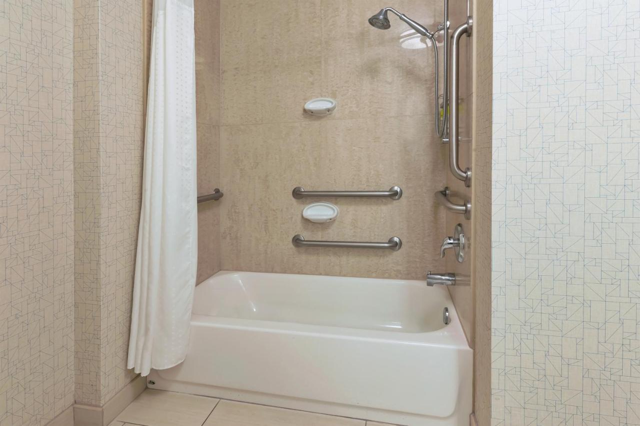 Holiday Inn Express Hotel & Suites Warminster-Horsham By Ihg Rum bild