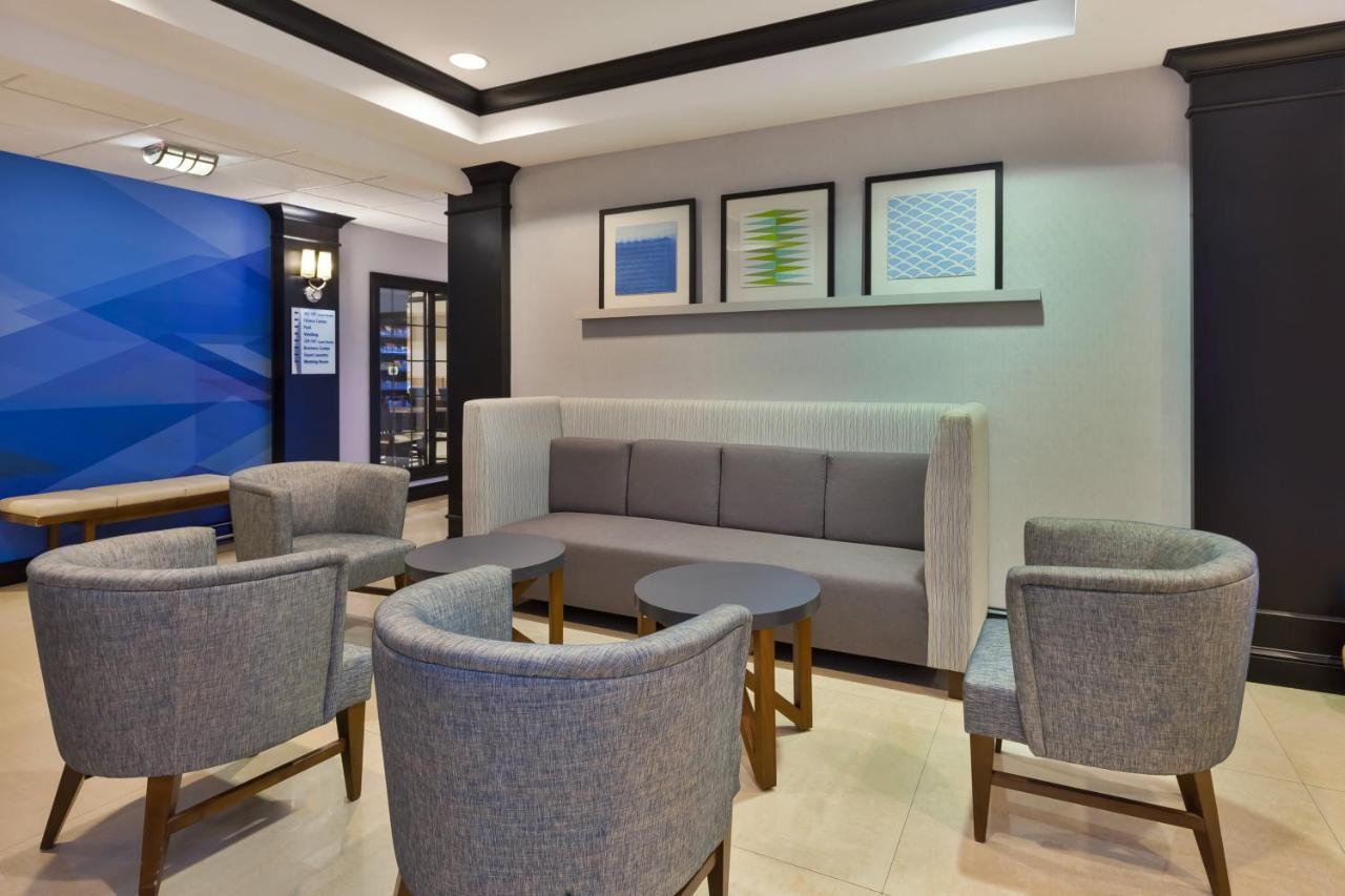 Holiday Inn Express Hotel & Suites Warminster-Horsham By Ihg Exteriör bild