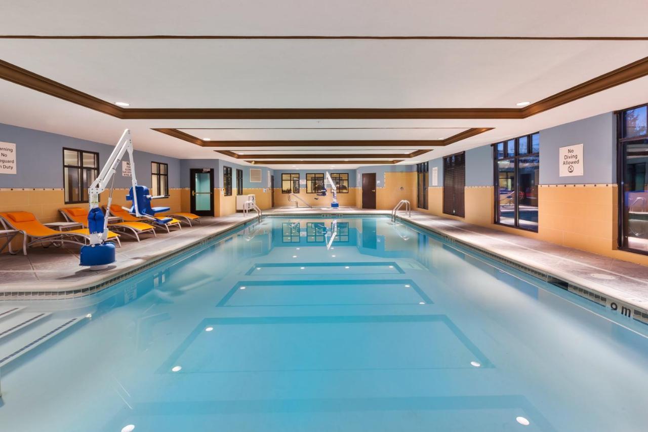Holiday Inn Express Hotel & Suites Warminster-Horsham By Ihg Exteriör bild