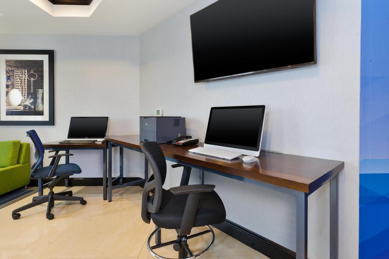 Holiday Inn Express Hotel & Suites Warminster-Horsham By Ihg Exteriör bild