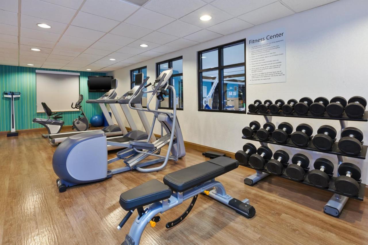 Holiday Inn Express Hotel & Suites Warminster-Horsham By Ihg Exteriör bild
