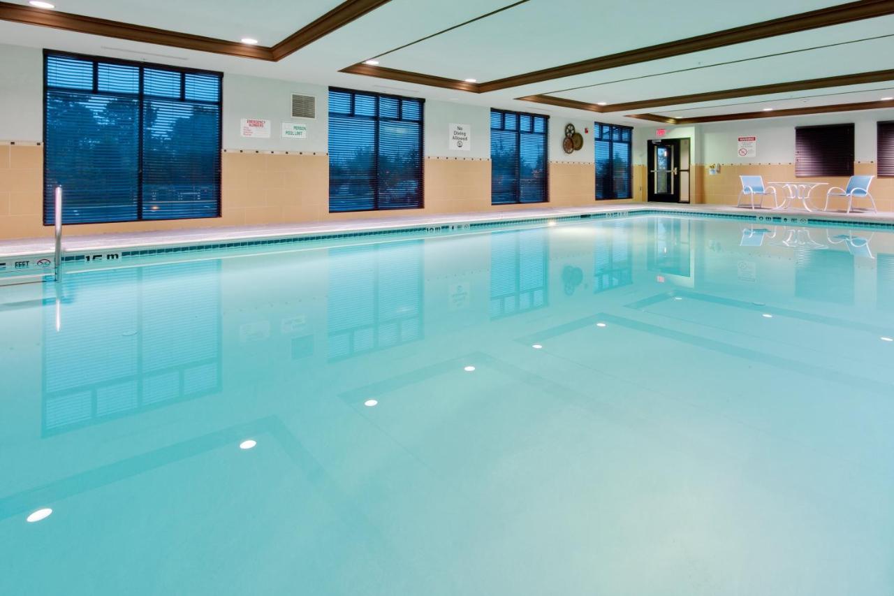 Holiday Inn Express Hotel & Suites Warminster-Horsham By Ihg Exteriör bild