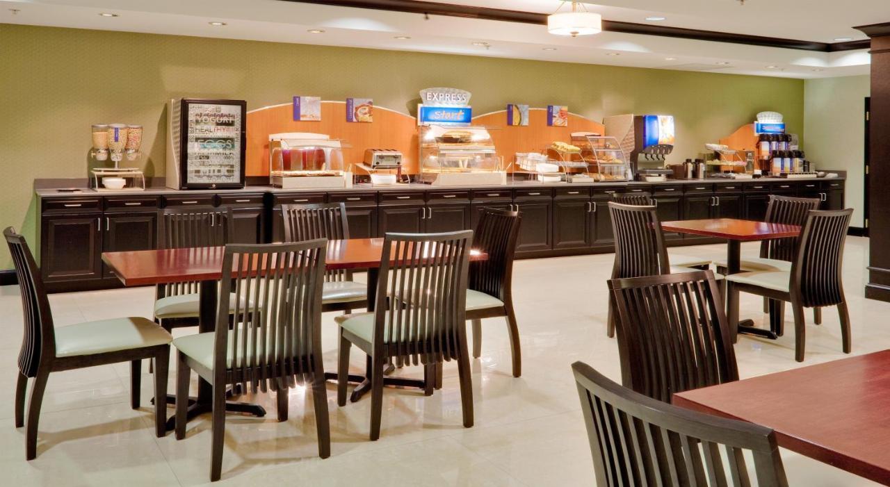 Holiday Inn Express Hotel & Suites Warminster-Horsham By Ihg Exteriör bild