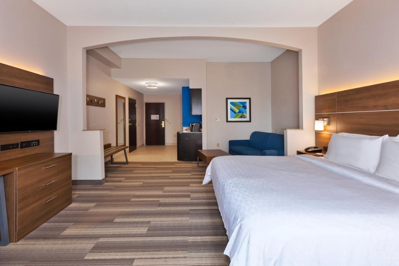 Holiday Inn Express Hotel & Suites Warminster-Horsham By Ihg Exteriör bild