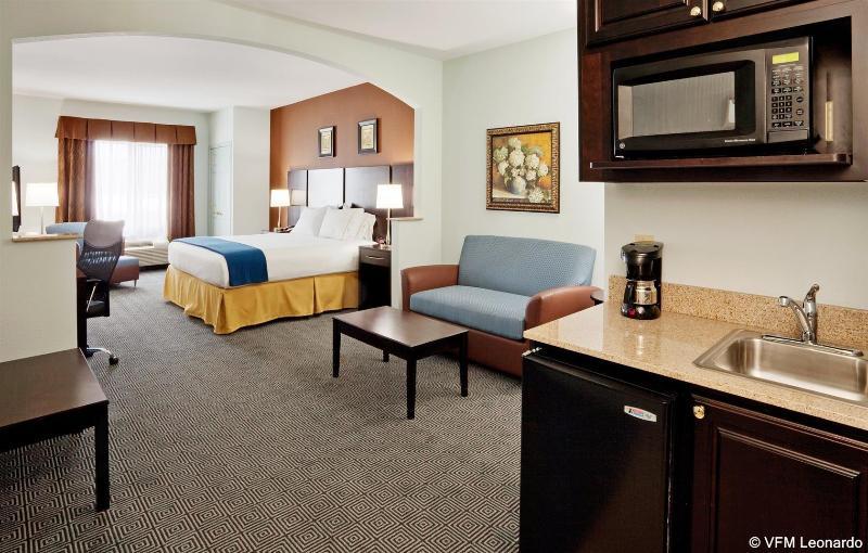 Holiday Inn Express Hotel & Suites Warminster-Horsham By Ihg Exteriör bild