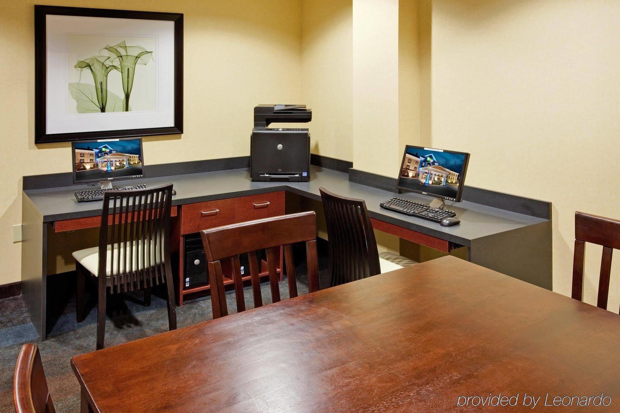 Holiday Inn Express Hotel & Suites Warminster-Horsham By Ihg Exteriör bild