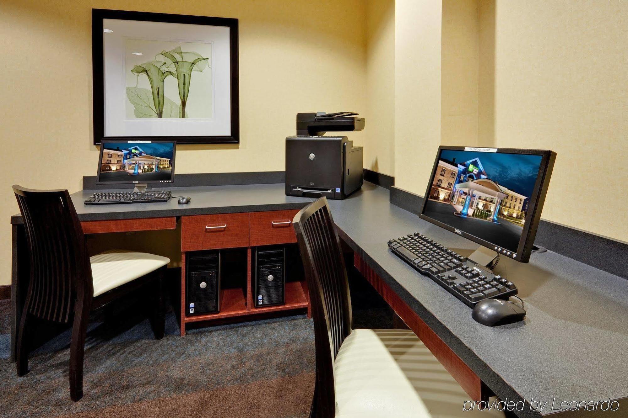 Holiday Inn Express Hotel & Suites Warminster-Horsham By Ihg Exteriör bild
